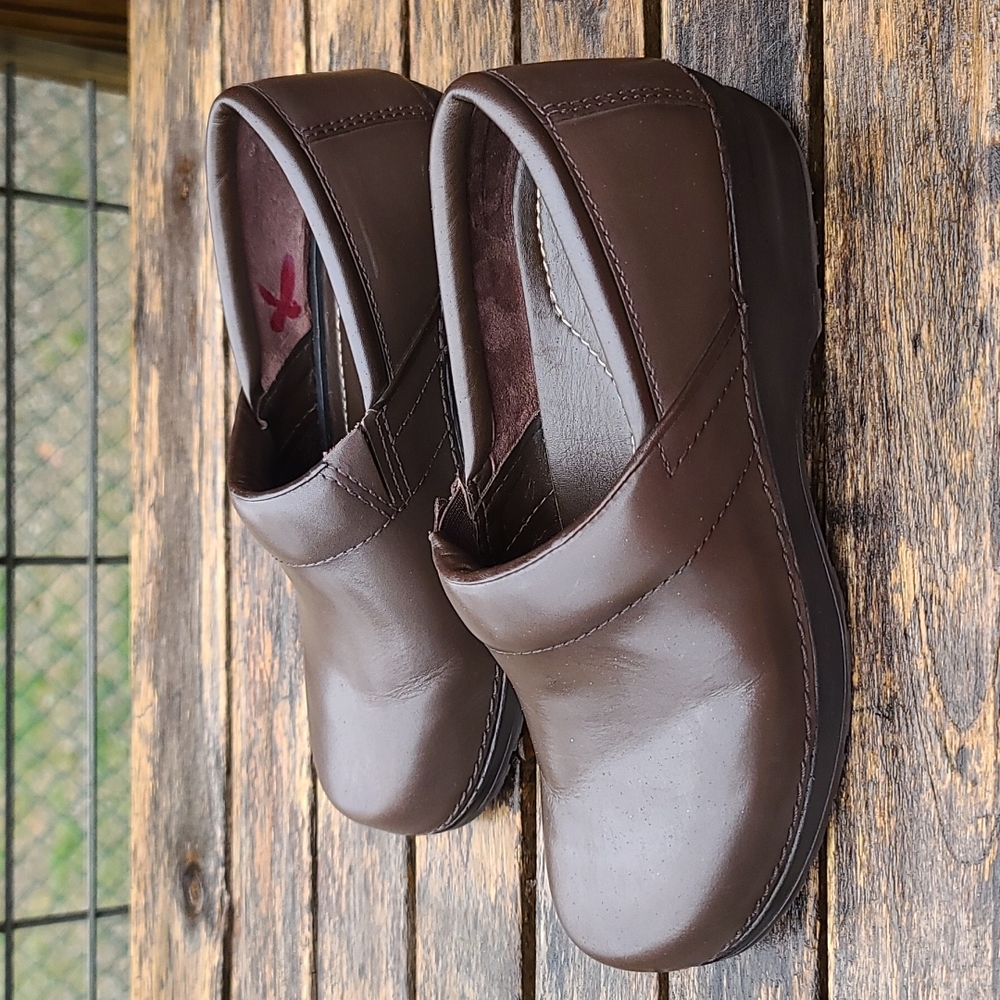 L. L Bean Brown leather clogs - Picture 3 of 5